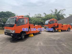 廣西公路管理局程站長與我司共同努力，開發(fā)出了一款GQ-1800E型自行式路面清掃機(jī)	